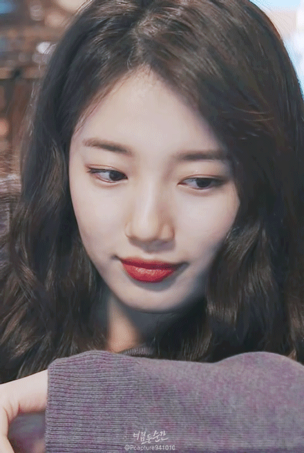 눕방하는 수지.gif | 인스티즈