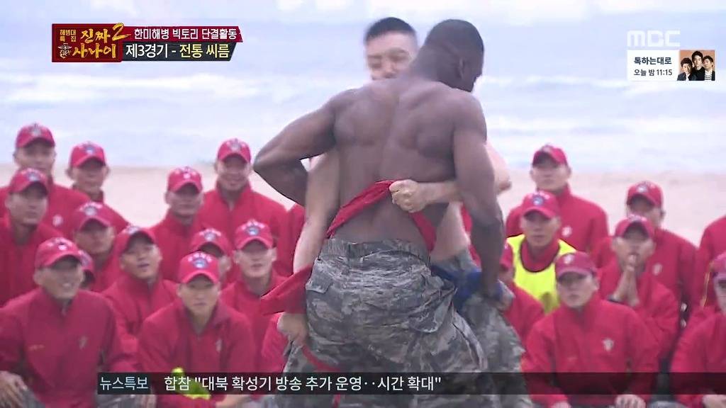 오늘자 줄리엔강 씨름vs 미해병 120키로 흑형 | 인스티즈