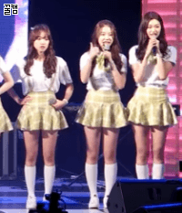 [아이오아이ioi] 김도연 김세정 벌레에 대처하는 자세.gif | 인스티즈