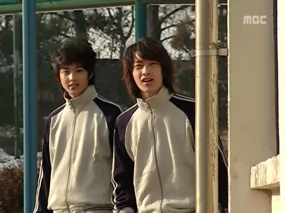 [거침없이하이킥] 선생님이 울때마다 나타나는 윤호.jpg | 인스티즈