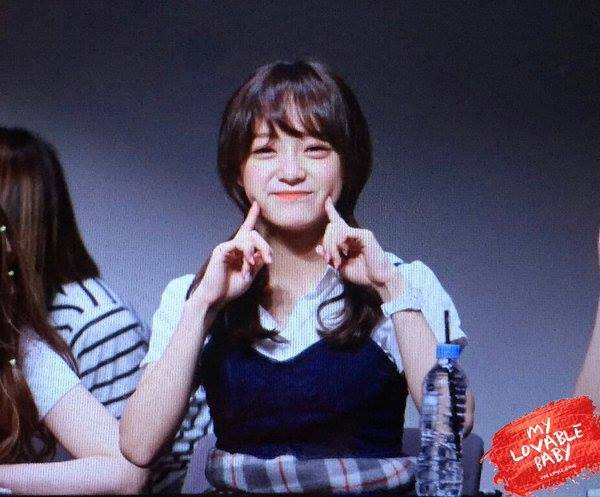 양갈래 머리로 아재미를 숨겨보는 김세정 | 인스티즈