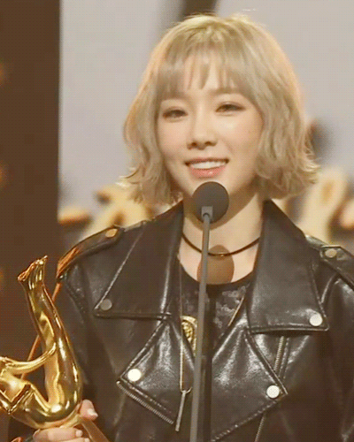 티파니가 시키면 다하는 태연 ㅋㅋ.gif | 인스티즈