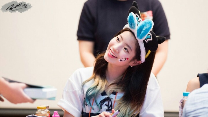 [트와이스] 팬싸에서 비눗방울 가지고 노는 다현이(청량함은 다현이가b) | 인스티즈