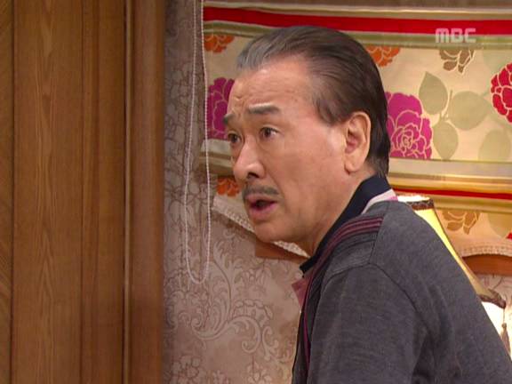 [거침없이하이킥] 순재에게 똥침당한 효자 준하.jpg | 인스티즈