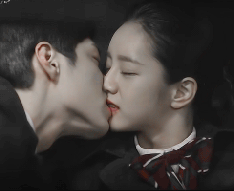 어느 남초카페의 흔한 드라마 키스신 반응.jpg | 인스티즈