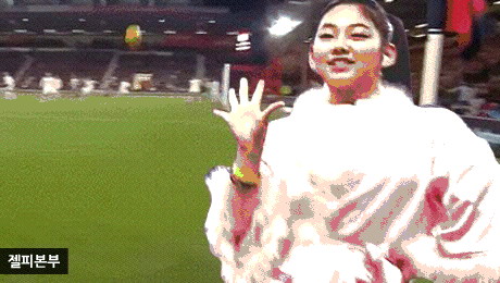 [프로듀스/합성/고퀄주의] 공차는 젤리피쉬 3자매와 푼수.gif | 인스티즈