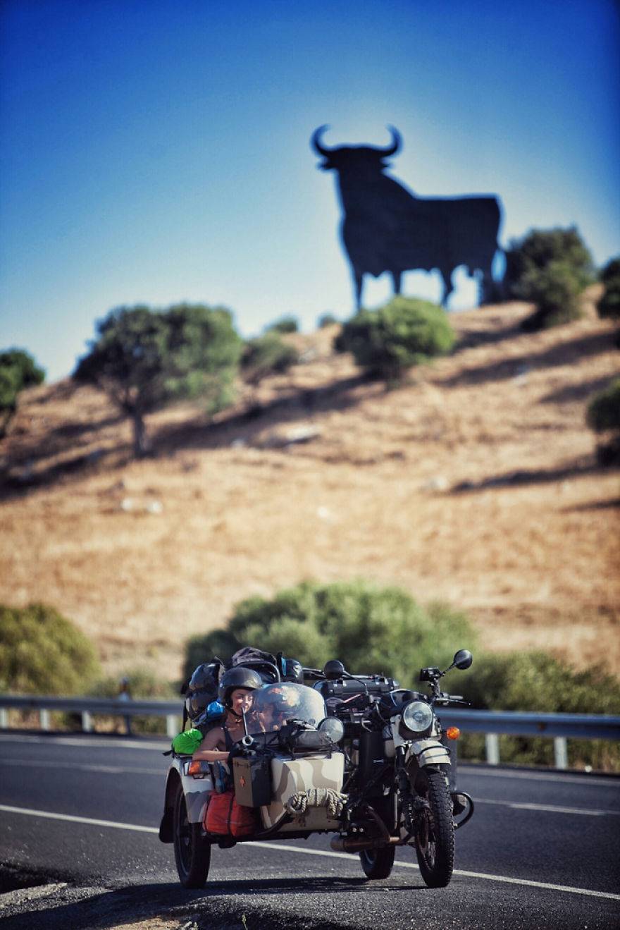 우리는 4개월간 사이드카를 타고 유럽의 41개국을 달렸다...jpg | 인스티즈