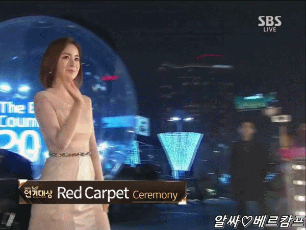 [SBS연기대상] 김태희 레드 카펫 인터뷰 움짤.gif | 인스티즈