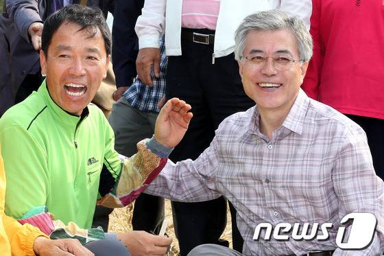 진짜 다 잘 어울리는 문재인;.jpg | 인스티즈