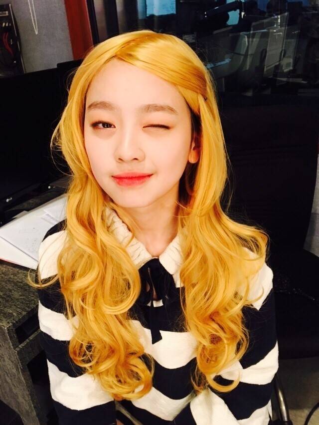 수민이 금발 가발 | 인스티즈