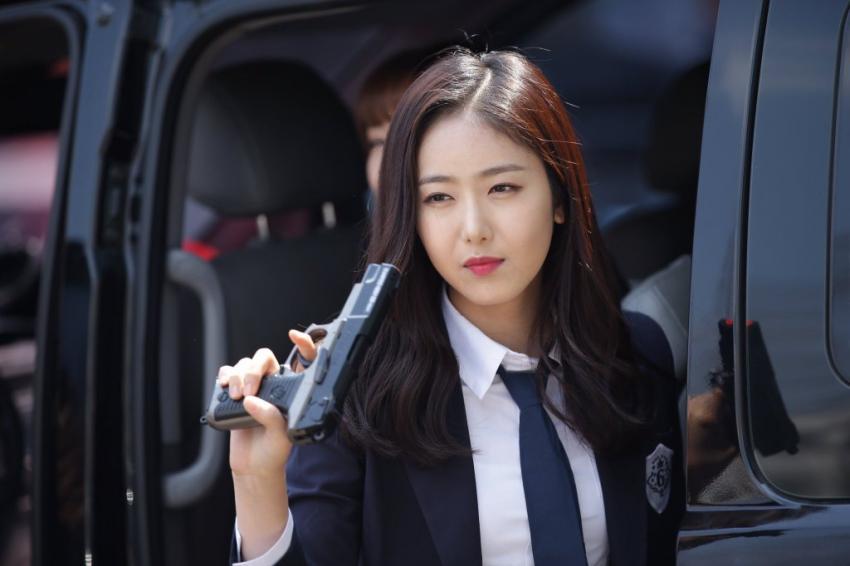 오늘 대전월드컵경기장에 총을 들고 나타난 여자 아이돌 여자친구의 신비 | 인스티즈