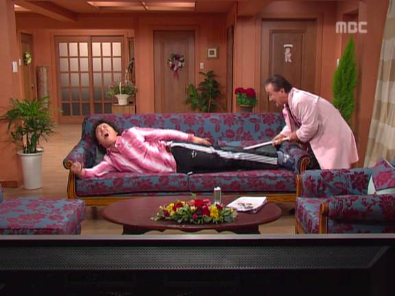 [거침없이하이킥] 순재에게 똥침당한 효자 준하.jpg | 인스티즈