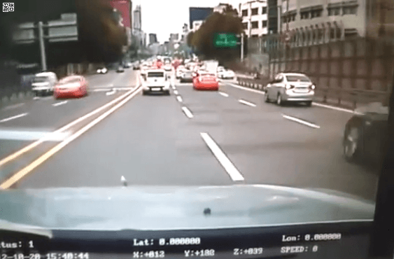 급발진으로 추정되는 대형사고장면.. | 인스티즈