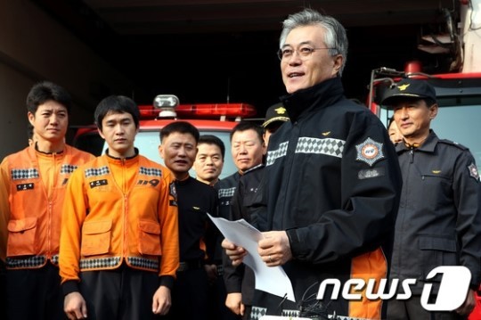 진짜 다 잘 어울리는 문재인;.jpg | 인스티즈