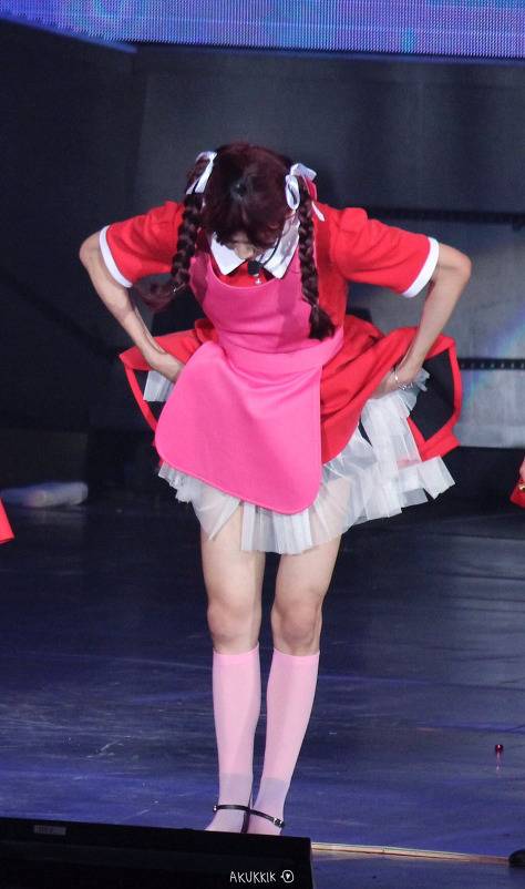 속바지 노출이 심각한 女 아이돌 (feat. 갓세븐) | 인스티즈