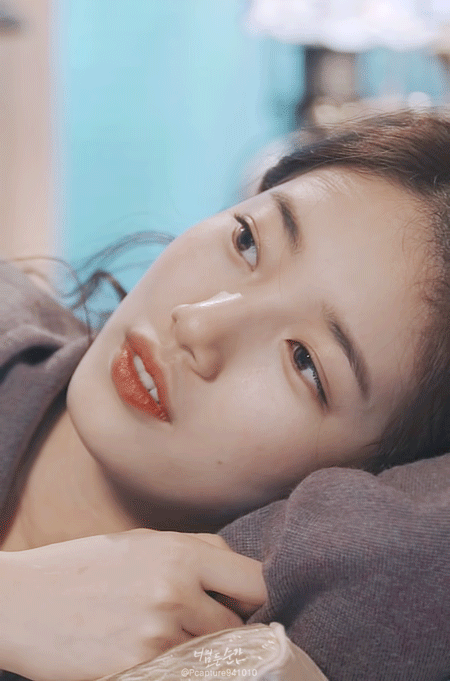눕방하는 수지.gif | 인스티즈