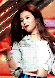 일본 모교를 방문했다는 트와이스 사냐.gif | 인스티즈