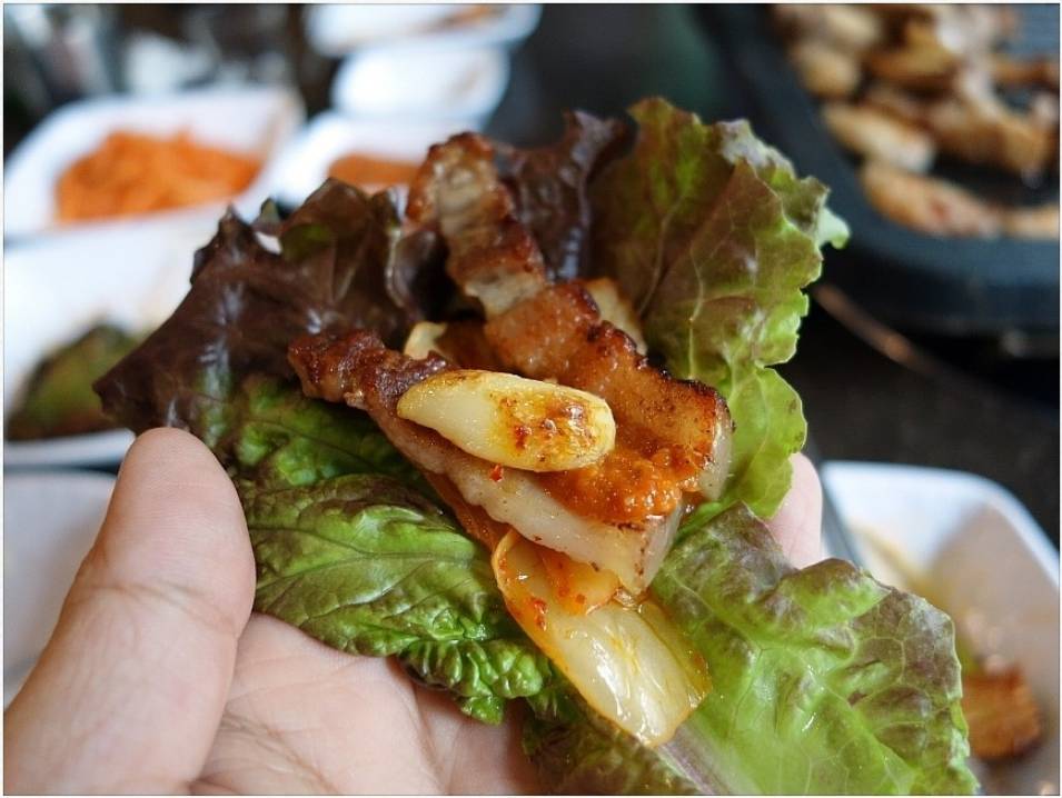 볏짚 통삼겹살 vs 생삼겹살.jpg | 인스티즈