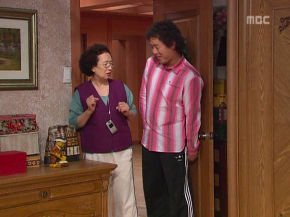 [거침없이하이킥] 순재에게 똥침당한 효자 준하.jpg | 인스티즈