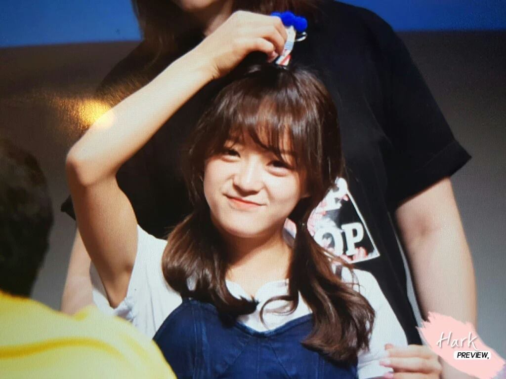 양갈래 머리로 아재미를 숨겨보는 김세정 | 인스티즈