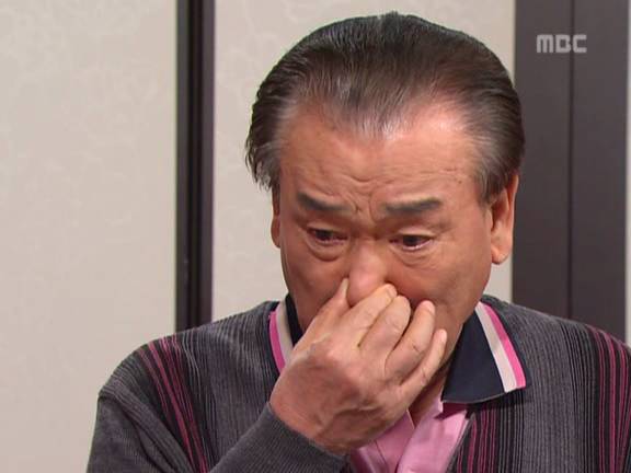 [거침없이하이킥] 순재에게 똥침당한 효자 준하.jpg | 인스티즈