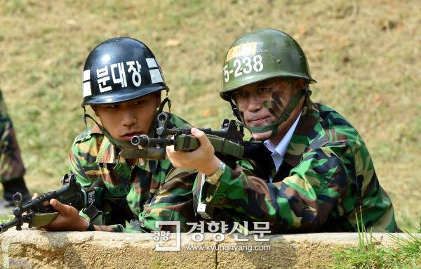 문재인 집총 자세 ㄷㄷ.jpg | 인스티즈