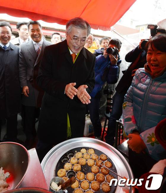 진짜 다 잘 어울리는 문재인;.jpg | 인스티즈