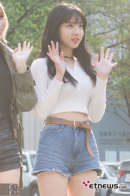 트와이스, 역대급 출근길 코스프레…오드리쯔위라 불러다오! | 인스티즈