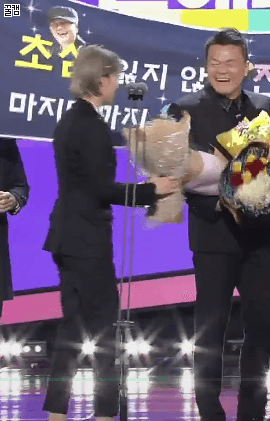 동생 사회생활 챙겨주는 언니.gif | 인스티즈