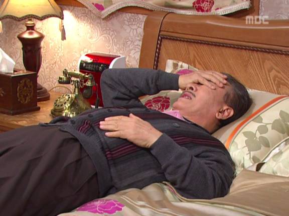 [거침없이하이킥] 순재에게 똥침당한 효자 준하.jpg | 인스티즈