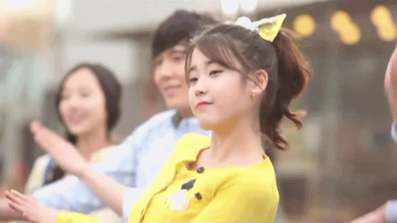 금요일엔 아이유.gif | 인스티즈
