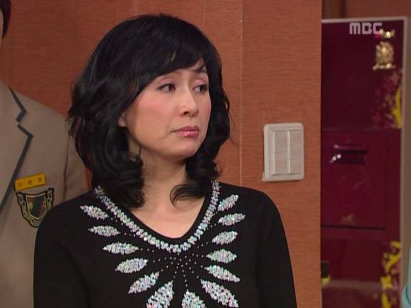 [거침없이하이킥] 순재에게 똥침당한 효자 준하.jpg | 인스티즈