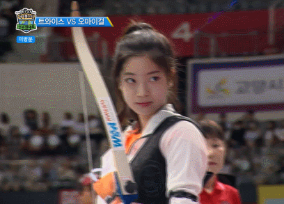 활쏘는 나연이 | 인스티즈