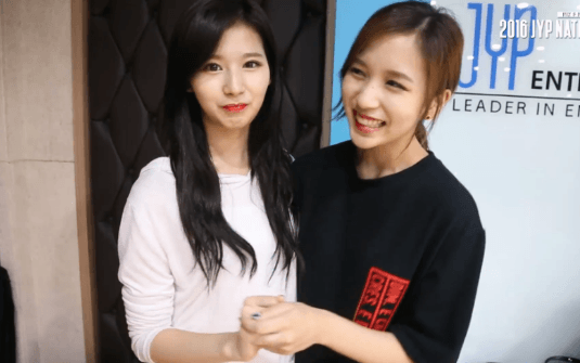 [트와이스] 어린나이에 벌써 계단 오르는게 힘듦.gif | 인스티즈