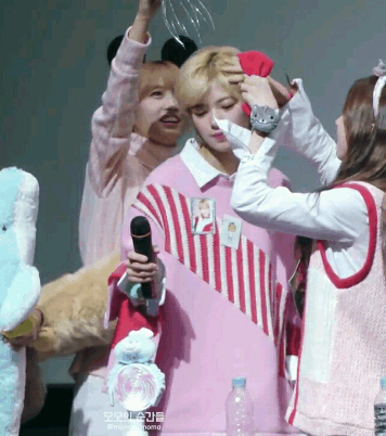 트와이스 두피마사지 기 반응.gif | 인스티즈