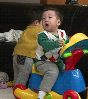 꼬물꼬물 너무 귀여운 이휘재네 쌍둥이 서언이 서준이 움짤 | 인스티즈