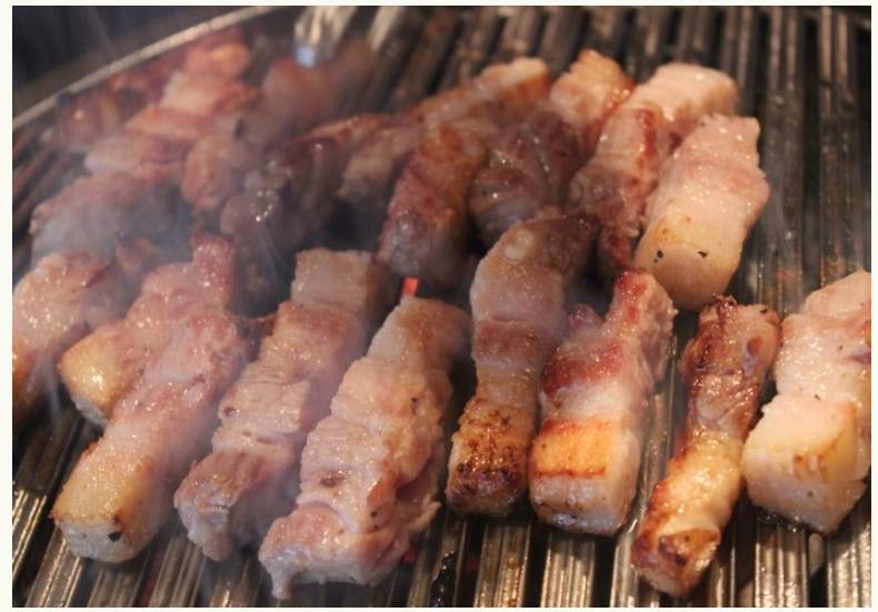 볏짚 통삼겹살 vs 생삼겹살.jpg | 인스티즈