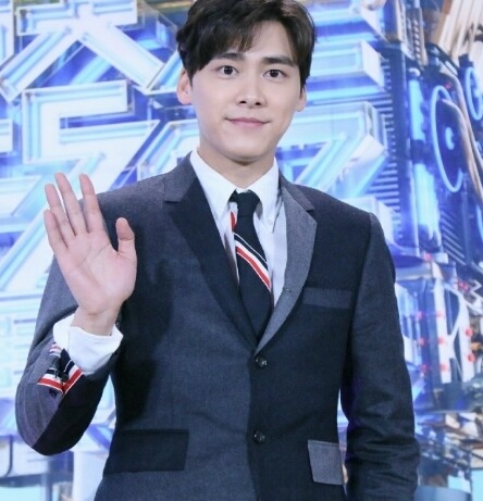 [이역봉] 촌스럽던 대륙 배우가 한국 스타일리스트의 손을 거친 후.. | 인스티즈