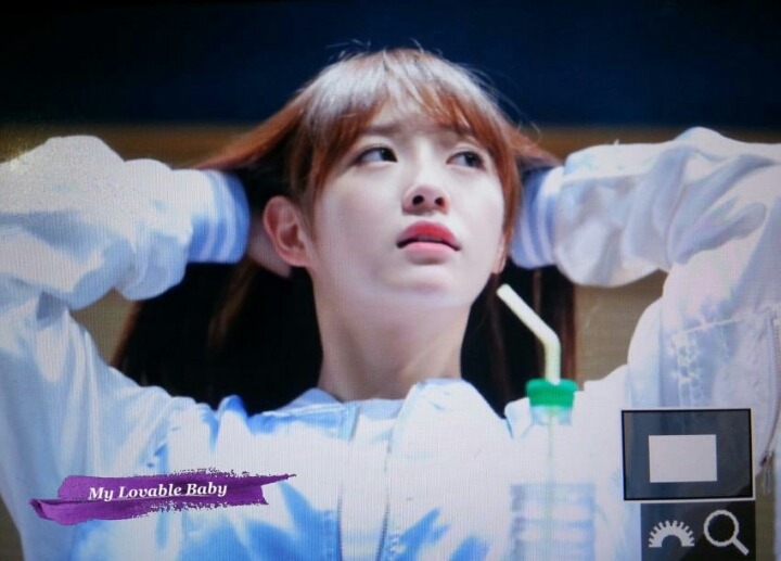 찾기 힘든 안웃는 김세정 | 인스티즈