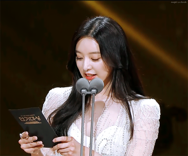 연기대상 때 김지원.gif | 인스티즈