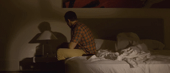 제 친구가 카페에서 커피를 마시다가 쓰러져 죽어버렸어요...gif | 인스티즈