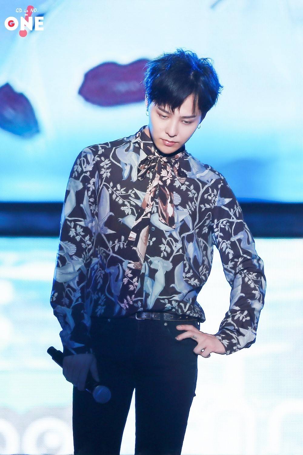 중국에서 지드래곤 벌칙의상 수준.jpg | 인스티즈