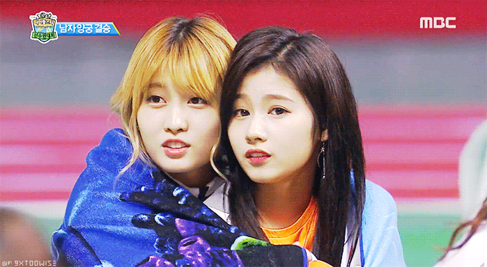 [트와이스] 모모 가방 잠궈주는 사나 | 인스티즈