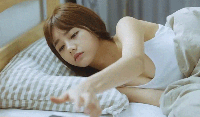 침대에서 일어나는 덕선이.gif | 인스티즈