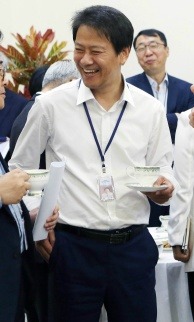 항상 행복한 해피바이러스 임종석 비서실장.jpgif (데이터주의) | 인스티즈