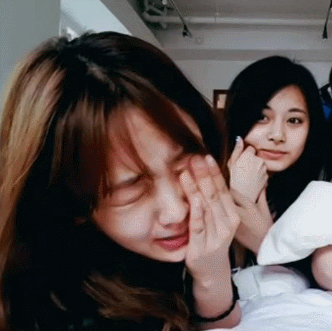 [트와이스] 민낯으로 브이앱하는 지효 쯔위 | 인스티즈