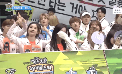 미나와 같이 우는 트와이스 멤버들.gif | 인스티즈