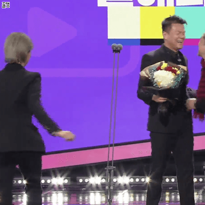 동생 사회생활 챙겨주는 언니.gif | 인스티즈