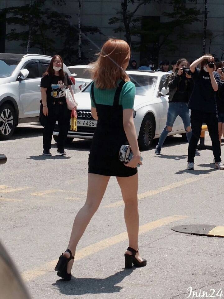 트와이스 미나 뮤뱅 출근길에서 뒷태ㄷㄷ | 인스티즈