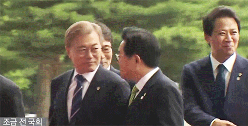 항상 행복한 해피바이러스 임종석 비서실장.jpgif (데이터주의) | 인스티즈